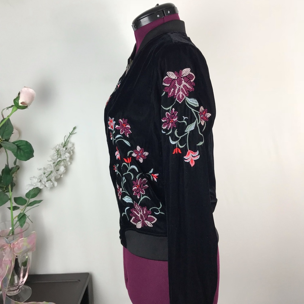 Flowered sweater - Picture 7 of 7